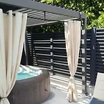 Nostalgia Pool & Wellness