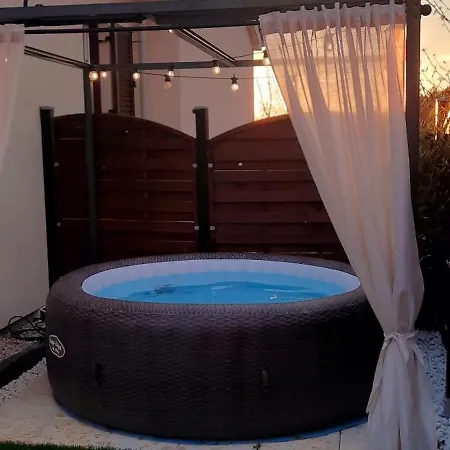 Nostalgia Pool & Wellness Holiday home *
