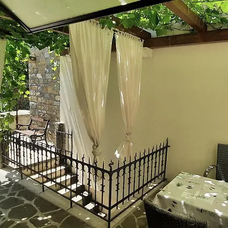 Guest House Nostalgia Villa *
