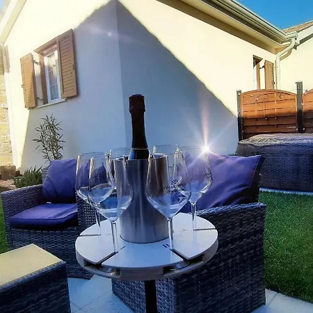 Nostalgia Pool & Wellness Holiday home *
