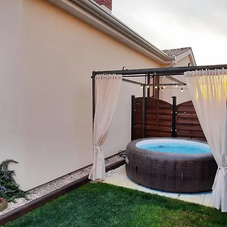 Nostalgia Pool & Wellness *