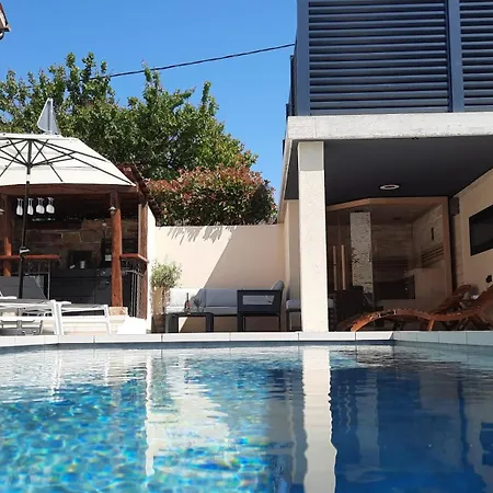 Villa Nostalgia Pool & Wellness *