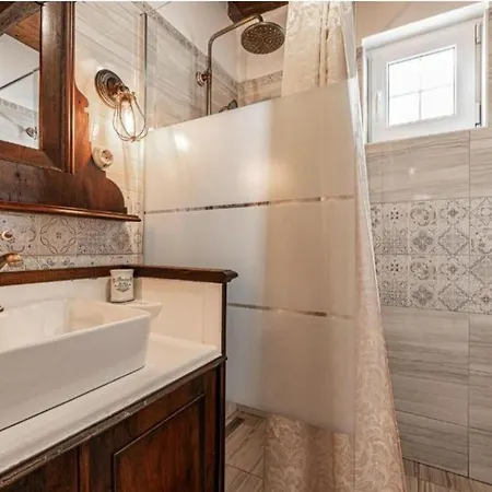 Nostalgia Pool & Wellness