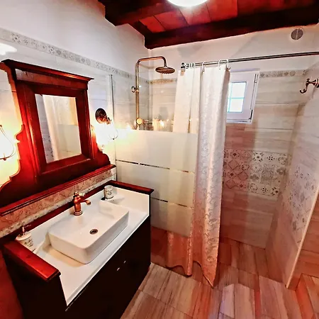 Nostalgia - With Private Heated Pool, Jacuzzi And Sauna *