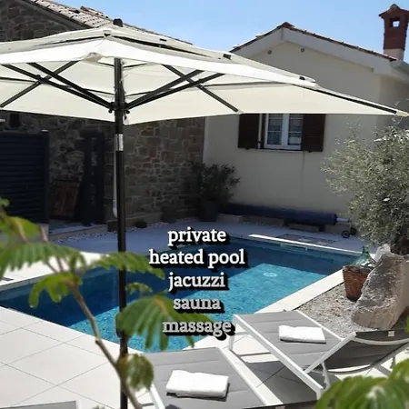 Nostalgia - With Private Heated Pool, Jacuzzi And Sauna
