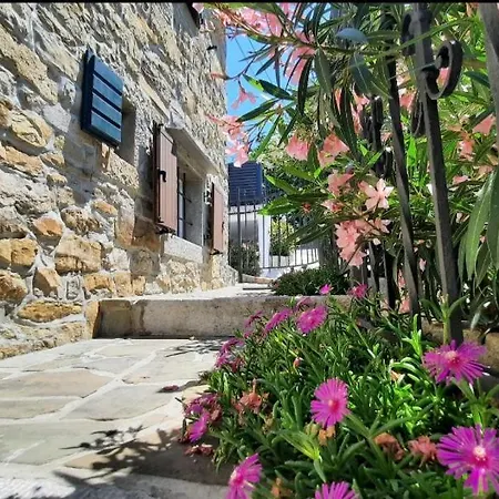 Nostalgia - With Private Heated Pool, Jacuzzi And Sauna *