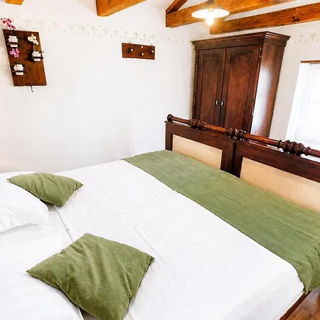 Nostalgia - With Private Heated Pool, Jacuzzi And Sauna