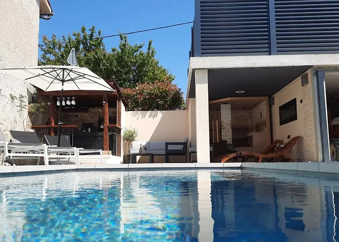 Nostalgia Pool & Wellness *