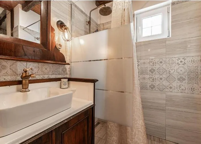 Nostalgia Pool & Wellness